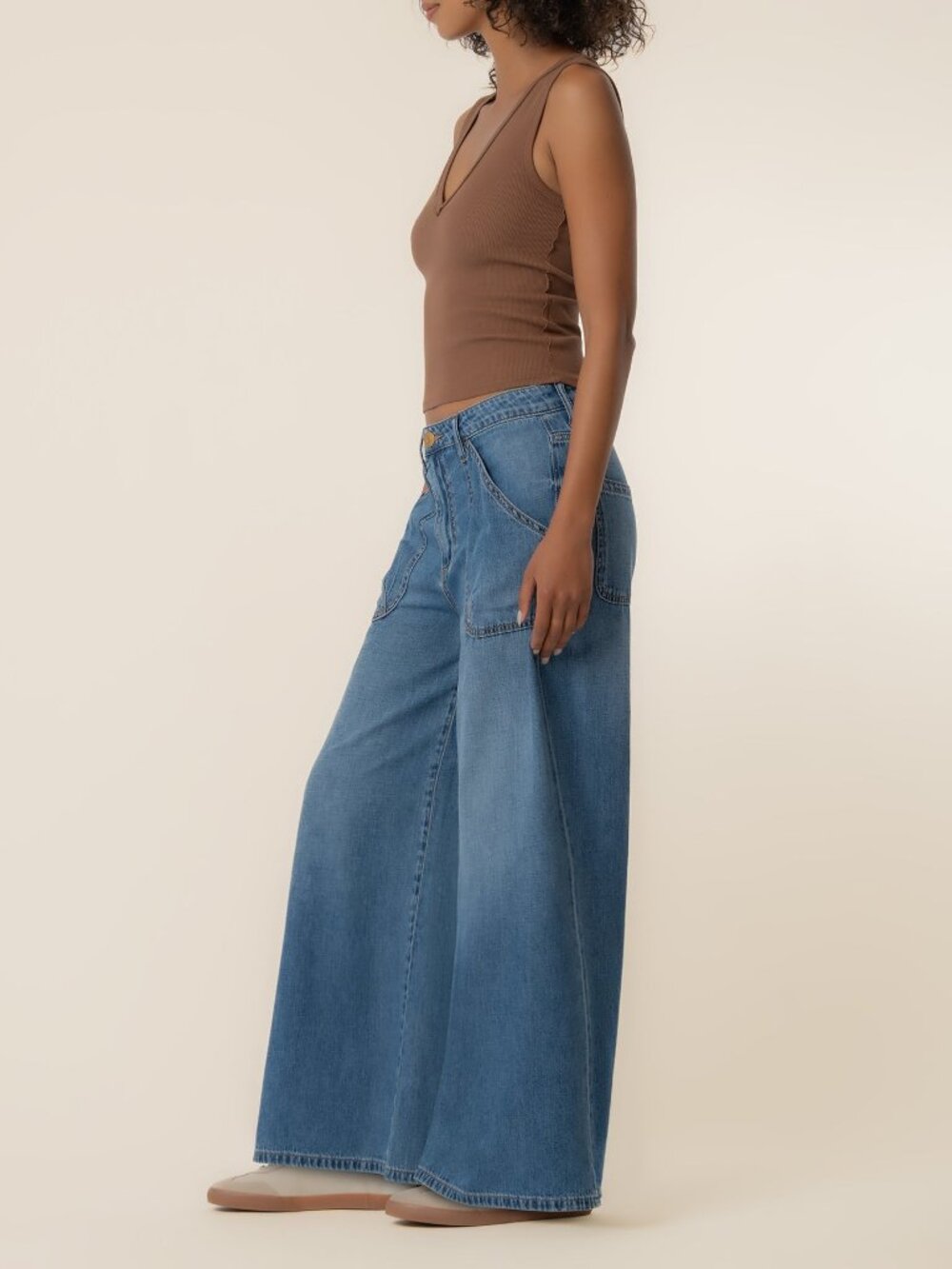 Kut from the Kloth Blake High Rise Super Wide Leg in Simulated Wash Size 12 - Picture 2 of 3